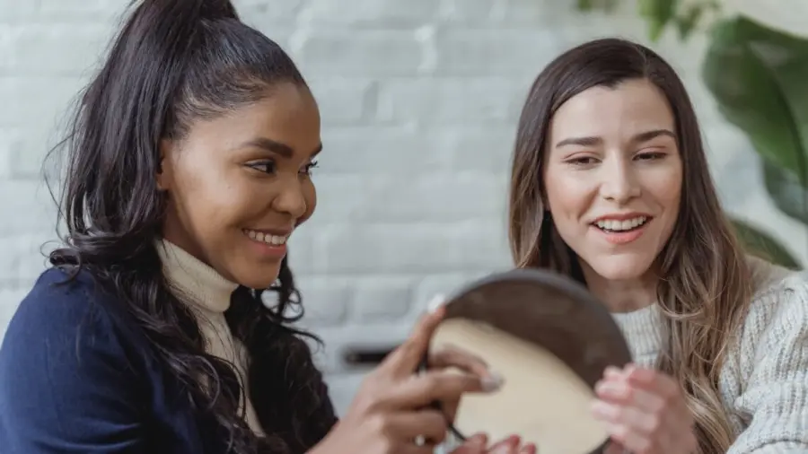 Ringiovanimento viso: scopri i metodi naturali e le nuove tecniche Beautech