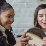 Ringiovanimento viso: scopri i metodi naturali e le nuove tecniche Beautech