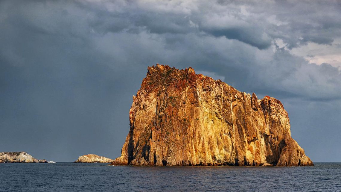 Visitare le isole Eolie in barca a vela: ecco alcuni suggerimenti